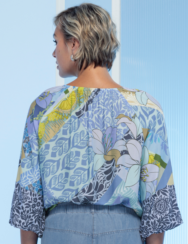 Blouse Col V Manches Trois-quarts élastique Bas Imprimée – Image 2