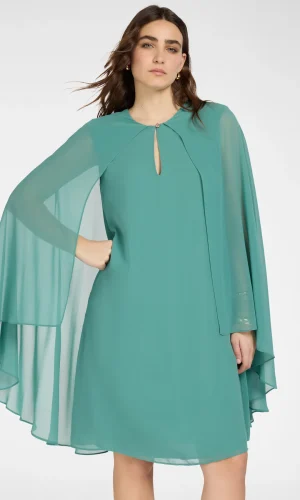 Robe Longueur Genoux Col Goutte Sans Manches Cape Voile Fluide Unie