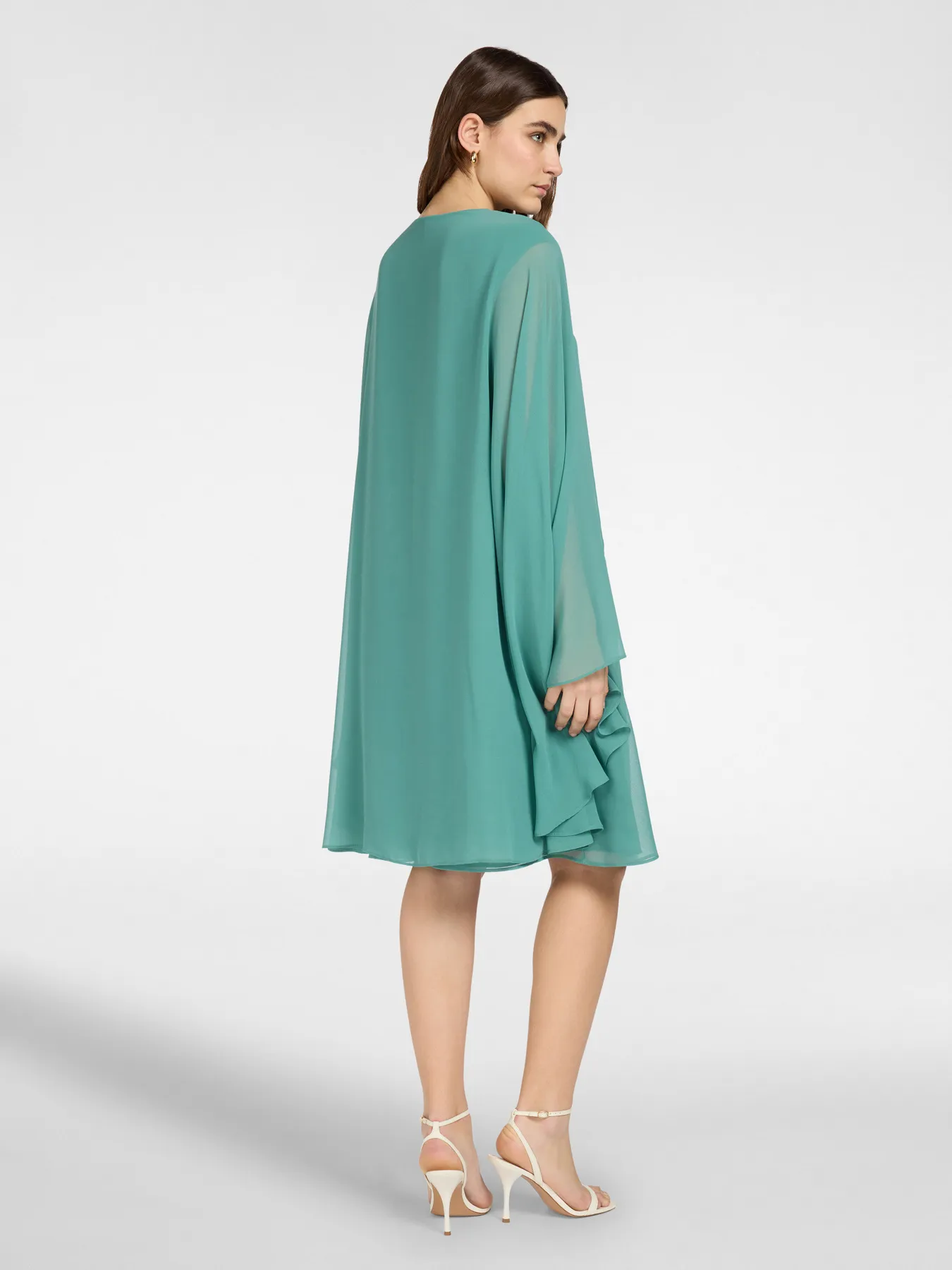 Robe Longueur Genoux Col Goutte Sans Manches Cape Voile Fluide Unie – Image 2