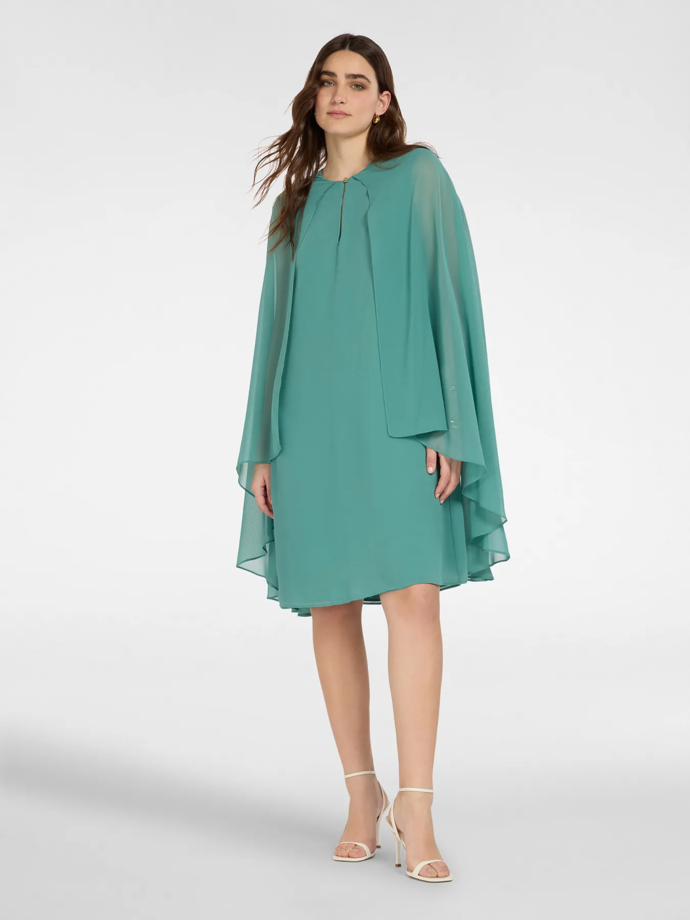 Robe Longueur Genoux Col Goutte Sans Manches Cape Voile Fluide Unie – Image 3