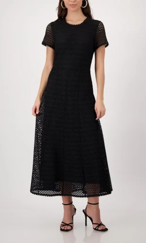 Robe Longue Col Rond Manches Courtes Dentelle Doublure Genoux Fluide Evasée